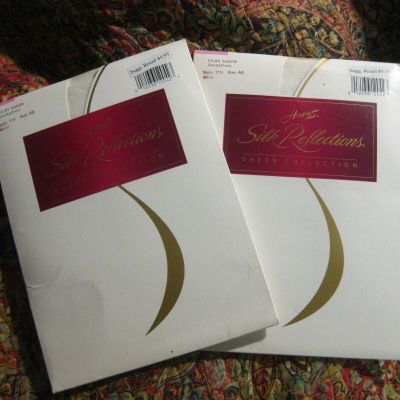 2 Hanes Vintage 1996 Silk Reflections Silky Sheer Pantyhose~WHITE~Sz.AB~NIP