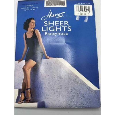 HANES Sheer Sandalfoot Town Taupe PANTYHOSE Size AB NEW