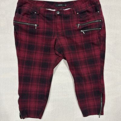 Torrid 2016 Red Black Plaid Capris Stretch Zippers Size 24 Womens (Y)