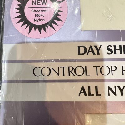 Day Sheer Control Top Pantyhose White Small/Medium Brand new
