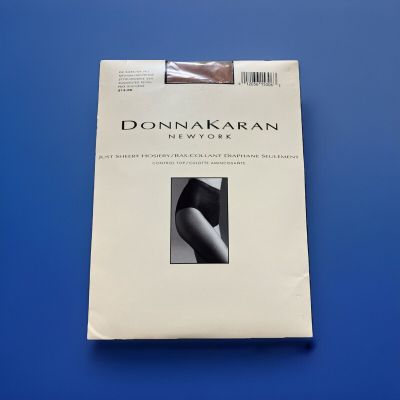 Donna Karan New York Pantyhose Dark Bare DK NU Size Medium / Moyenne NWT 266