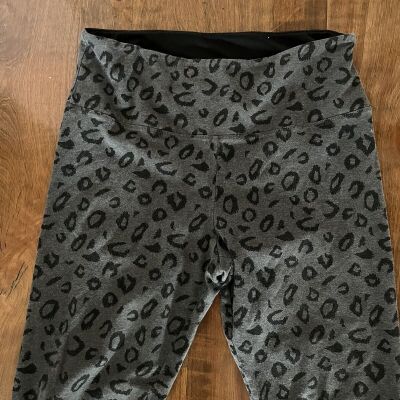 Leggings women’s style & co brand L gray and black leopard print