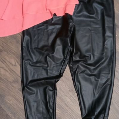 ROUGE Leggings Matte Latex Faux Imitation Leather Pants Crop Capri Length 4X NWT