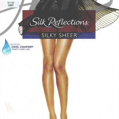 Hanes SILK REFLECTIONS SILKY SHEER SHEER TOE – Style 715, Size AB, Au Lait