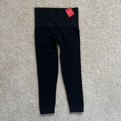 Spanx Cropped Look Me Now Seamless Leggings Black Size Large NEW Style# A288466