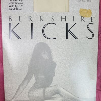 Berkshire KICKS Stockings Nylons IVORY Sz A-B  Vtg 1988 Stay Up Thigh-Hi Sissy