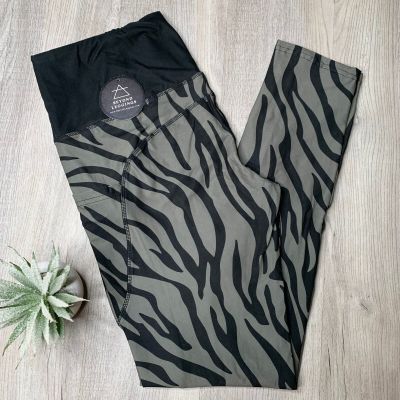 Black & Gray Zebra Print Soft Full Length Leggings w/ Double Sport Style Pockets