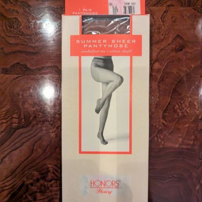 NOS Honors Summer Sheer Pantyhose In Little Beige  Size Medium    USA