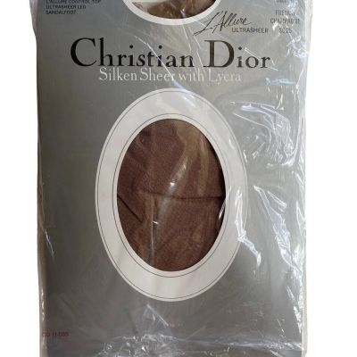 Christian Dior Ultra Sheer Control Top Pantyhose  4 French Champagne 4479