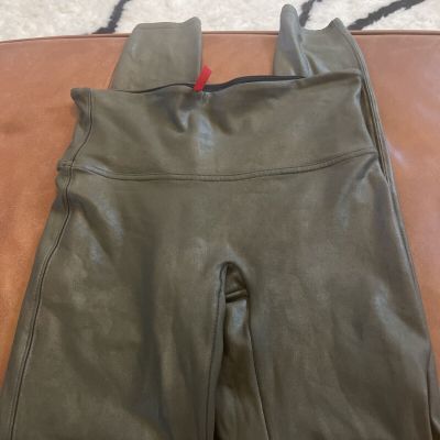 Spanx Faux Leather Olive Green Shiny Slimming Shaping Leggings Women’s Pants M