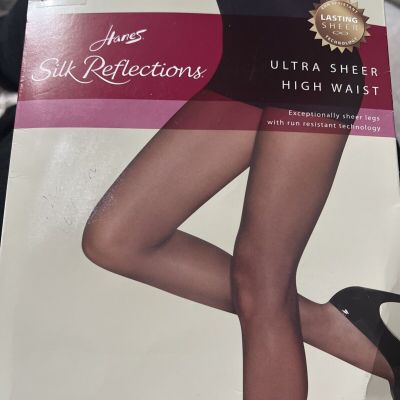 Hanes Women's Silk Reflections Control Top Sheer Toe Pantyhose