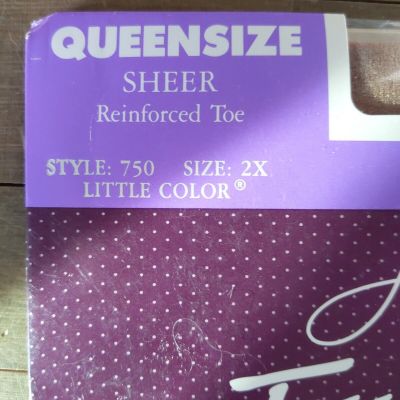 Hanes Fitting Pretty Queen Size 2X Sheer Reinforced Toe Pantyhose Little Color