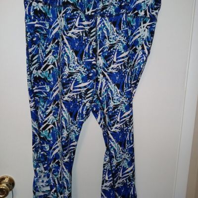 Ladies plus size capri leggings by EXERTEK Woman size 3X