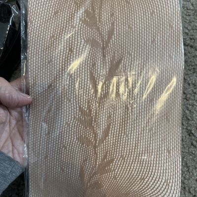 Side Tulip Fishnet Pantyhose Nude NWT Preston & York Sheer Toe Sz 1-4 New