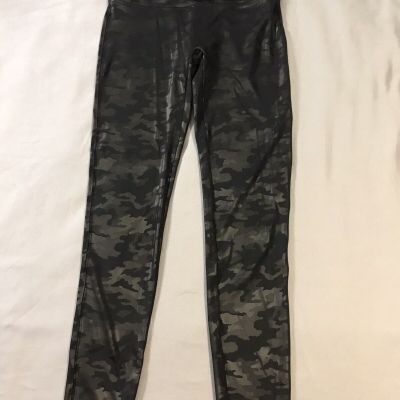 Spanx Leggings Womens Small 28x28 Black Camo Shiny