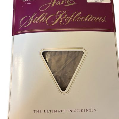 Vintage Hanes Silk Reflections Control Top Pantyhose SZ E/F in Soft Taupe