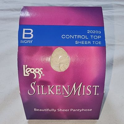 NIP Leggs Silken Mist Control Top Pantyhose Ivory Sheer Toe Size B 20203
