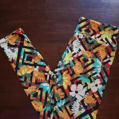 LuLaRoe BRAND NEW OS ONE SIZE Leggings