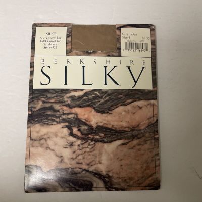 Berkshire Silky Sheer Lycra Leg Control Top Pantyhose Size 4 City Beige #4527