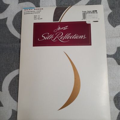 Hanes Silk Reflections Silky Sheer 717 Control-Top Panty Sandalfoot size CD