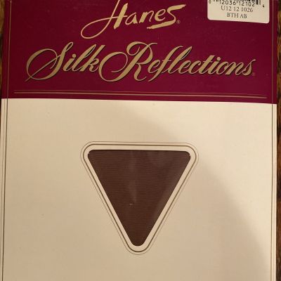 Hanes Silk Reflections Pantyhose Barely There Size AB Sheer Control Top 717