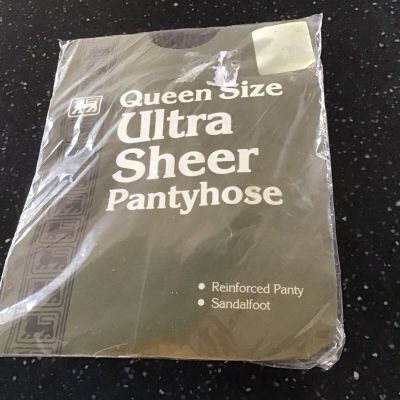 3 Pair No Nonsense Knee Highs Queen Size & 2 Pantyhose 1 Q Size & 1 Size 4X