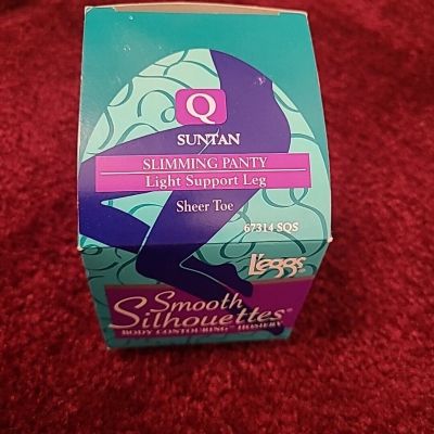 Leggs Pantyhose Smooth Silhouettes Suntan Size Q Slimming Panty Sheer Toe