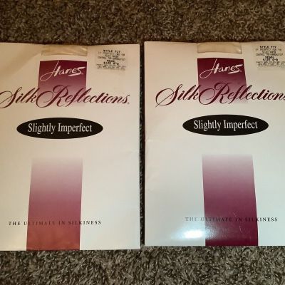 Lot of 2 - Hanes Silk Reflections control top pantyhose, color pearl, size: AB