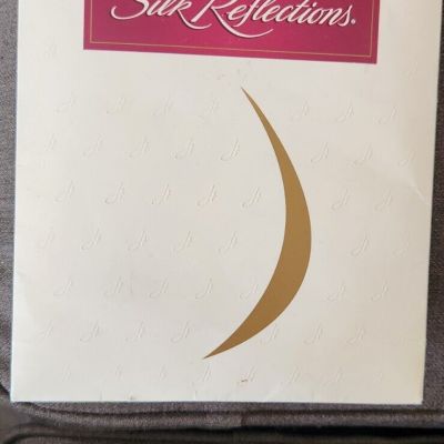 Hanes Silk Reflections 2002,  Silky Sheer, Style 716 Size CD Barely There,  New