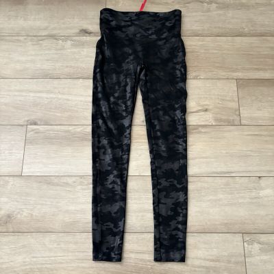 SPANX Sz M Faux Leather Glossy Camo Matte Black shaping slimming Leggings 20185R