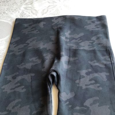 Spanx Olive Green Camouflage Compression Leggings Women’s Size 1X/1TG Acticewear